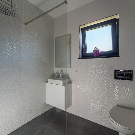Villa Paola In Majmajola - Haus Fuer 6 Personen