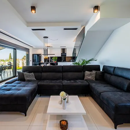 Villa Paola In Majmajola - Haus Fuer 6 Personen