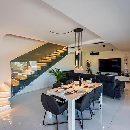Villa Paola In Majmajola - Haus Fuer 6 Personen *