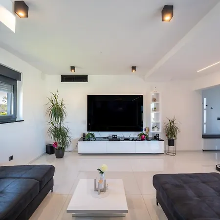 Villa Paola In Majmajola - Haus Fuer 6 Personen Vodnjan