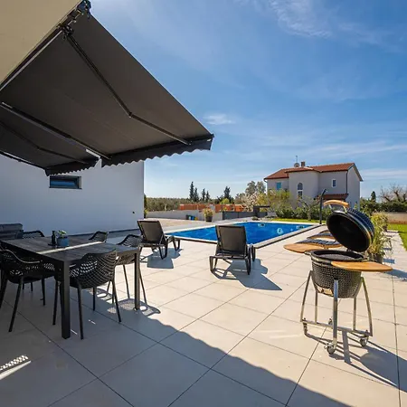 Villa Paola In Majmajola - Haus Fuer 6 Personen Vodnjan
